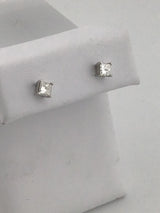 14KW Diamond Studs E276