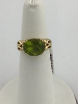 10KY Peridot With Fancy Shank Ring R339